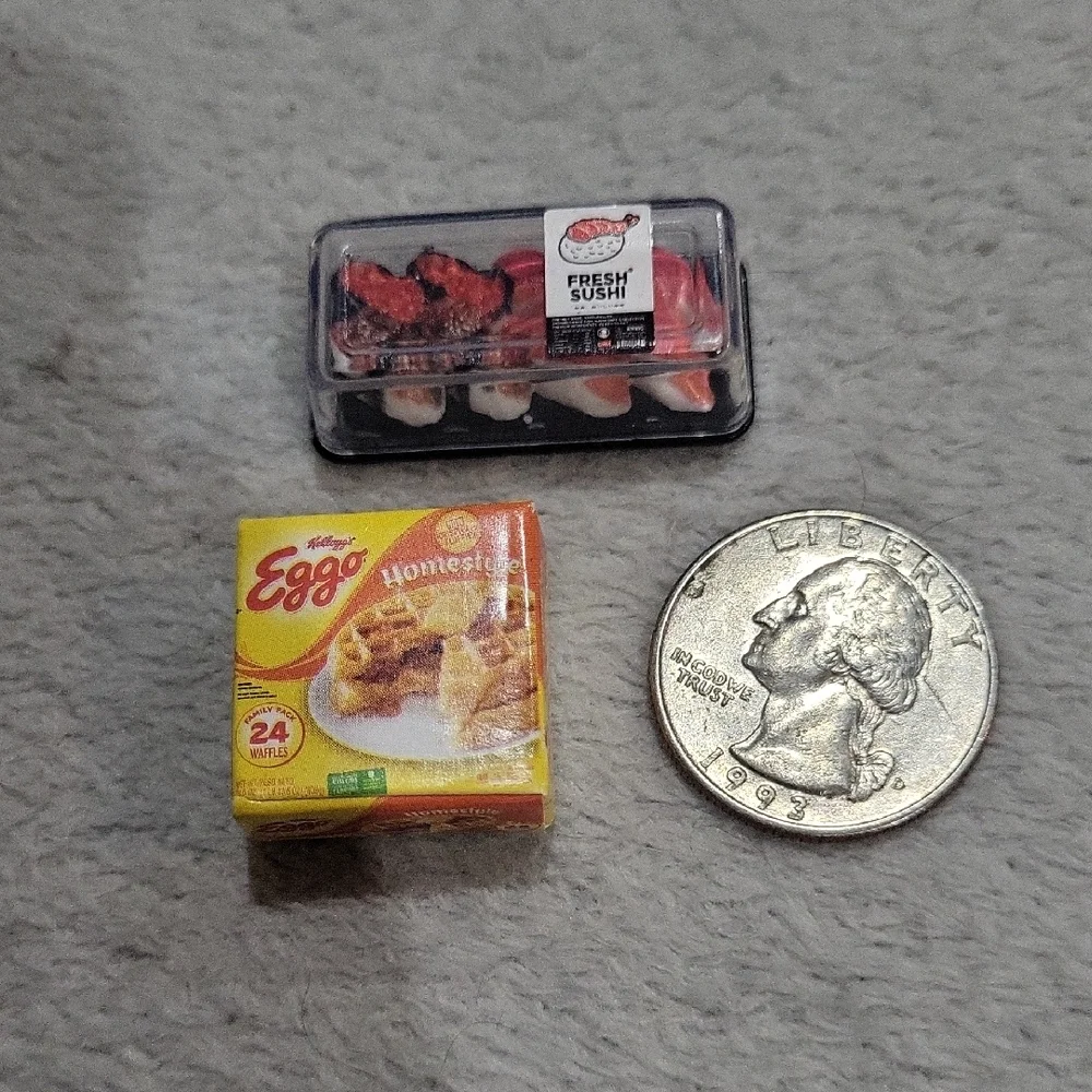 Mini Brands Fill The Fridge Eggo Waffles and Sushi Set